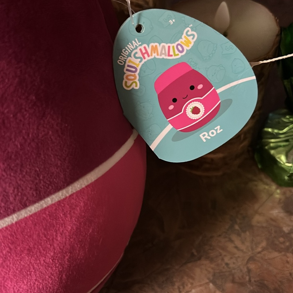 Squishmallows Roz the dynamic raspberry - Picture 7 of 7